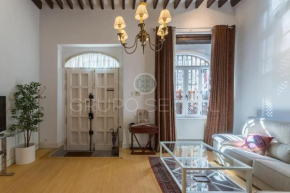 AD10 FULL HOUSE NEAR CATHEDRAL by Antonia Diaz street, Seville